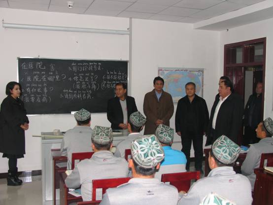 自治区党委常委、自治区党委统战部部长肖开提·依明在阿克苏地区经文学校调研。.JPG